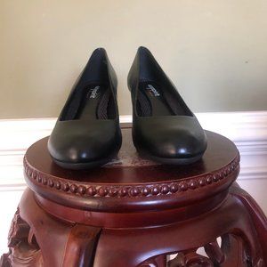NWOT EASY SPIRIT ESNEOMA BLACK LEATHER PUMP